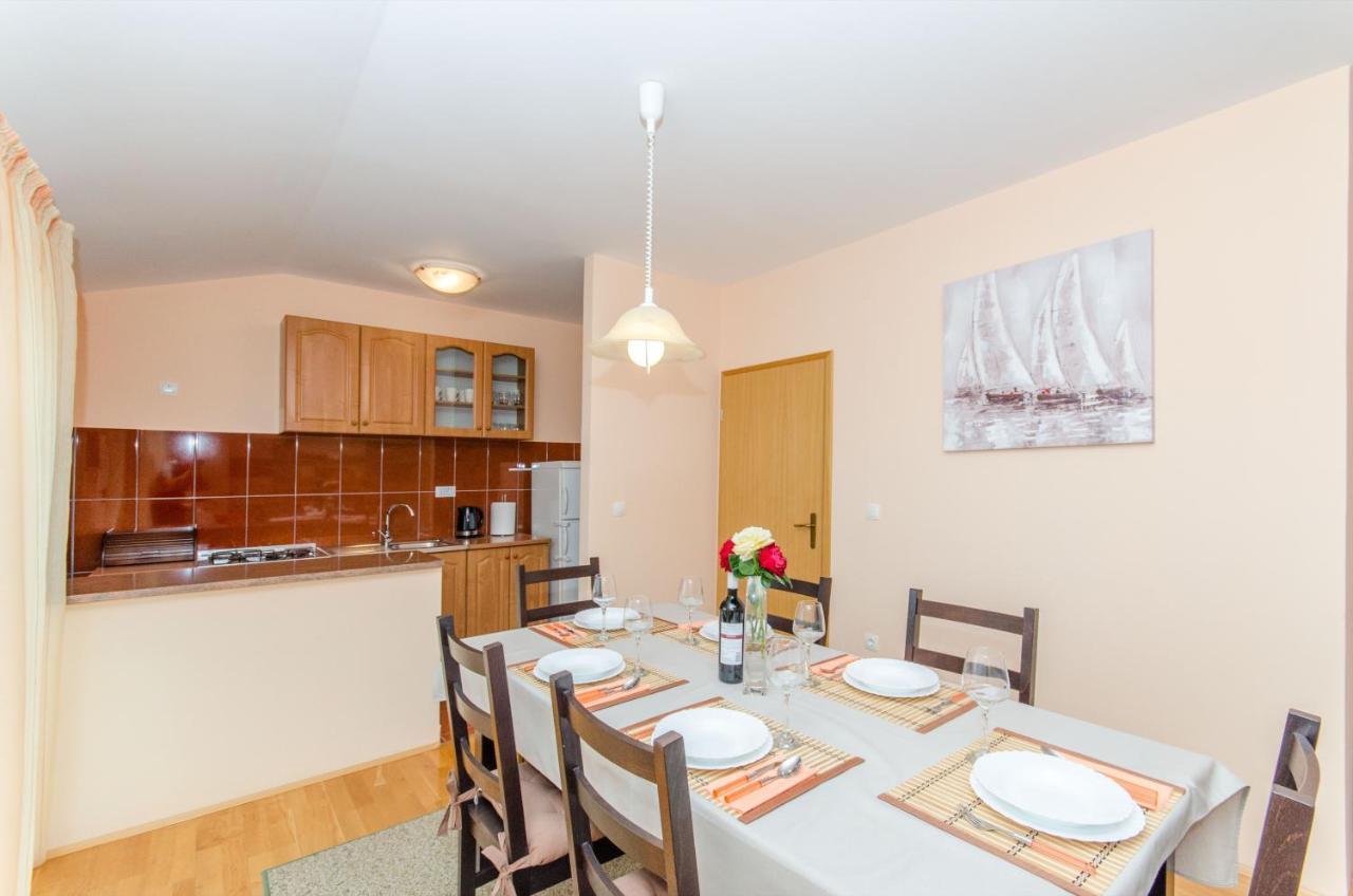 Apartman Ivan คาชเตลา ภายนอก รูปภาพ